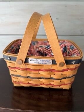 2002 Longaberger Bee Basket
Proudly Longaberger Flag Drawstring liner 
Protector